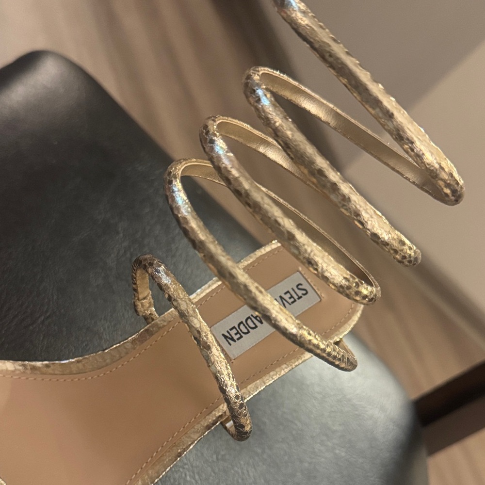 🔥STEVE MADDEN
Exotica Sandal In Gold Snake Brand New Size 7.5🔥 - Picture 6 of 16